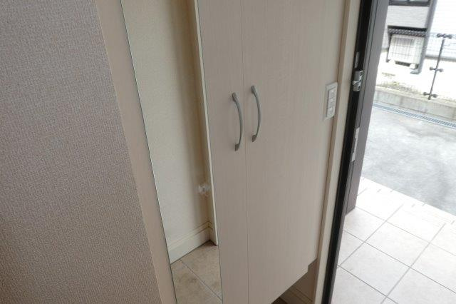 ナウリヴィエールの玄関|シューズボックス