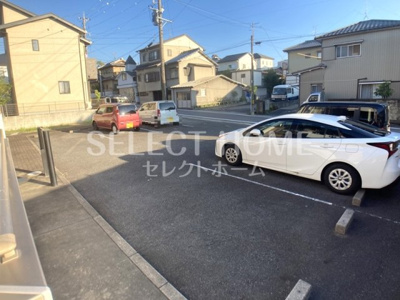 【駐車場】 | ソレジオローズガーデン | カースペースがあります