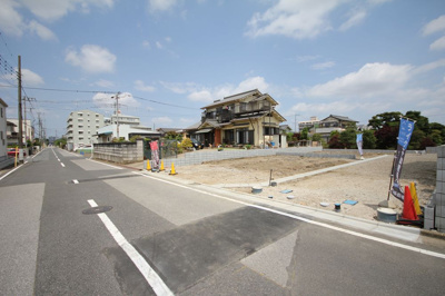 【前面道路含む現地写真】 | 早稲田3丁目全３棟1号棟