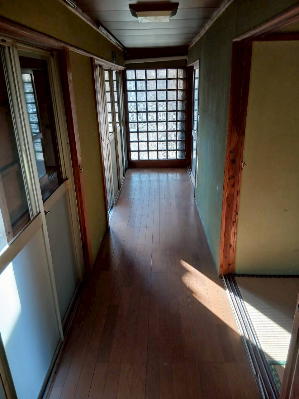 松葉町稲葉様貸家の内装|廊下です