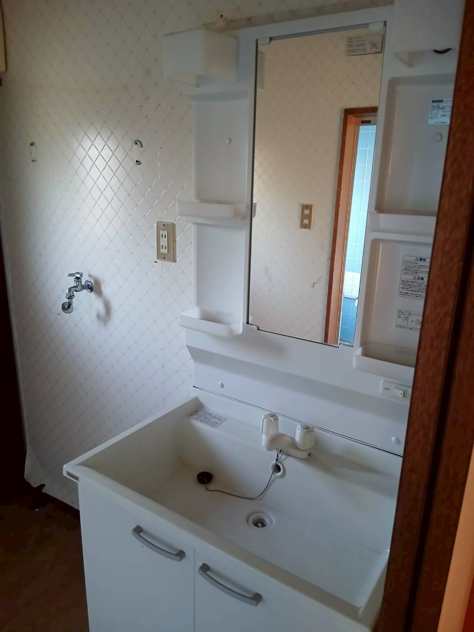 松葉町稲葉様貸家の独立洗面台|独立洗面化粧台付き