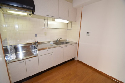 【キッチン】 | プリムベェール立売堀 | コンパクトなキッチンで掃除もラクラク