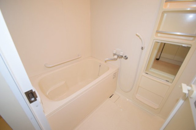 【浴室】 | プリムベェール立売堀 | きれいなお風呂です