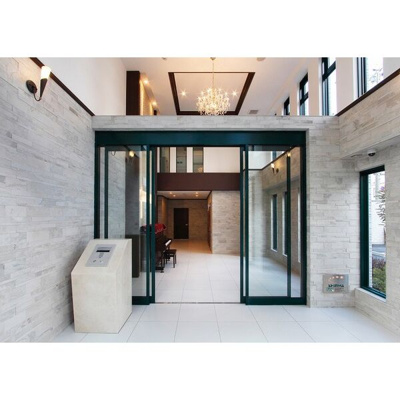 【エントランス】 | スプランディッド難波