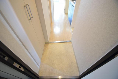 【玄関】 | エステムプラザ難波WESTリバークロス | 収納もある玄関です