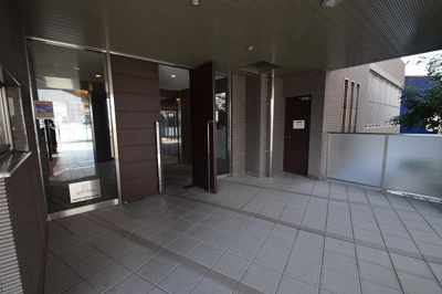 【エントランス】 | エステムプラザ難波WESTリバークロス | 清潔なエントランスです