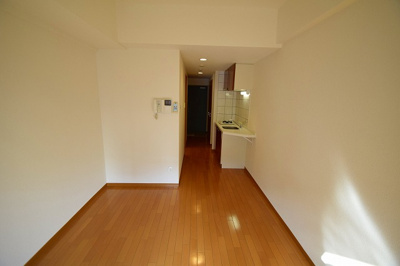 【居間・リビング】 | エスリード御堂筋梅田 | ゆったり過ごせるリビングです