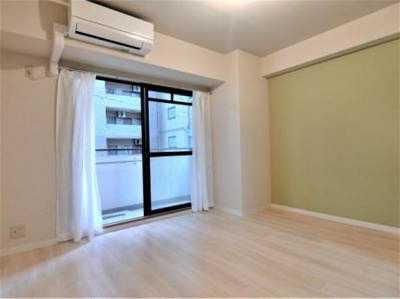 【居間・リビング】 | コスモリード大阪本町 | ゆったり過ごせる居間です