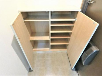 【玄関】 | コスモリード大阪本町 | 大きなスペースがあり、収納には困りません