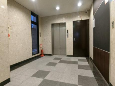 【ロビー】 | コスモリード大阪本町 | 清潔なロビーです