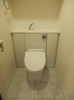 【トイレ】 | リーガル京町堀 | トイレです