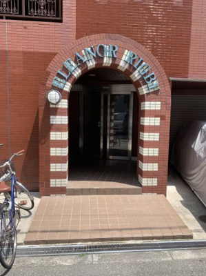 【エントランス】 | エリナーリグビー