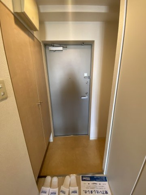 【玄関】 | アヴァンセクール京橋南 | 明るい玄関です