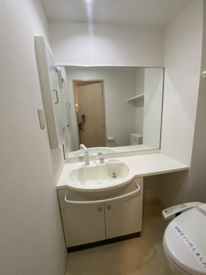 【洗面所】 | アヴァンセクール京橋南 | 広い洗面スペース