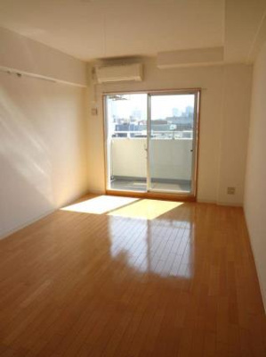 【居間・リビング】 | アーデンタワー靭公園 | こちらの居間で趣味の時間をお楽しみください