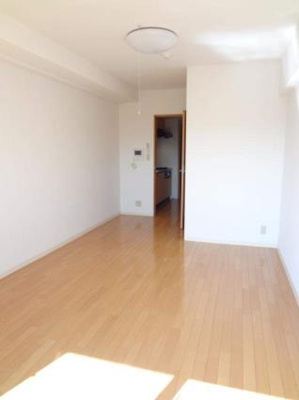 【居間・リビング】 | アーデンタワー靭公園 | こちらの居間で趣味の時間をお楽しみください