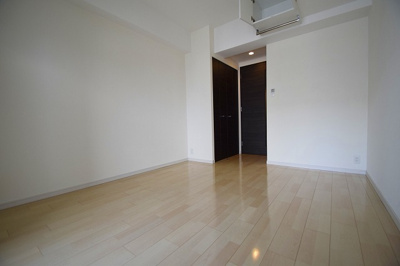 【居間・リビング】 | アドバンス西梅田Ⅴグランデ | ゆったり過ごせる居間です