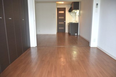 【居間・リビング】 | アーデン四ツ橋プライマリーワン | こちらの居間で趣味の時間をお楽しみください