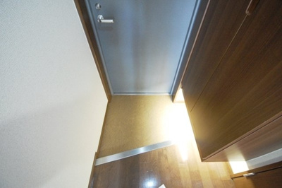 【玄関】 | フォレステージュ靭公園 | 収納もある玄関です