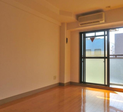 【居間・リビング】 | ロイヤル天満橋 | ゆったりとしたリビングです