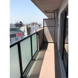 【バルコニー】 | リベールシティ新梅田 | 開放的で明るい空間を演出してくれるバルコニーです