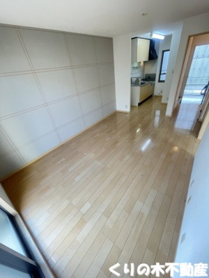 【居間・リビング】 | アーネスト南日吉 | こちらのリビングで趣味の時間をお楽しみください