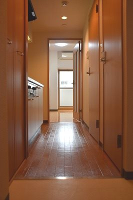 【玄関】 | サムティ阿波座ルッソ | 収納もある玄関です