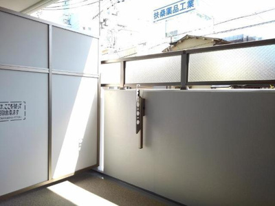 【バルコニー】 | ヴァンヴェール森の宮 | 暖かな日差しのふりそそぐバルコニー