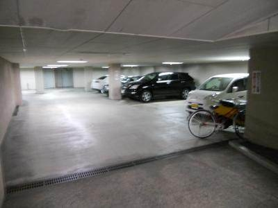 ラ・ユニテの駐車場|地下駐車場