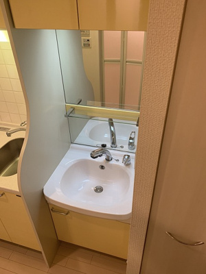 【洗面所】 | プレサンス難波リバーオアシス | 明るい洗面所です