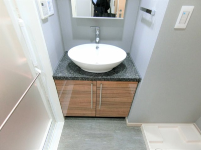 【独立洗面台】 | ファーストフィオーレ阿波座アクア | 独立洗面化粧台が付いています