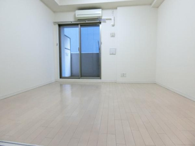 【居間・リビング】 | ルクレ内久宝寺 | こちらのリビングで趣味の時間をお楽しみください