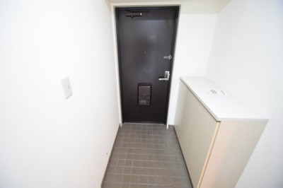 【玄関】 | 日宝サンフラッツ東平 | 収納もある玄関です