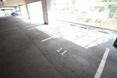 【駐車場】 | 日宝サンフラッツ東平 | 車をお持ちの方に嬉しい駐車場付きの物件です