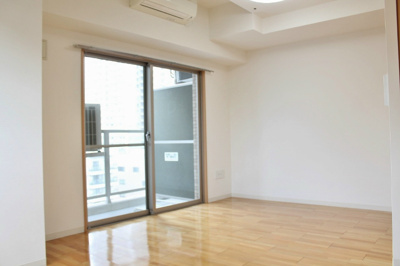 【居間・リビング】 | エコロジー立売堀レジデンス | ゆったりとしたリビングです