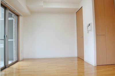 【居間・リビング】 | エコロジー立売堀レジデンス | ゆったりとした居間です