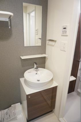 【独立洗面台】 | エスリード本町レジデンス | 独立洗面台あり、毎朝おしゃれに忙しい女性の方におすすめです