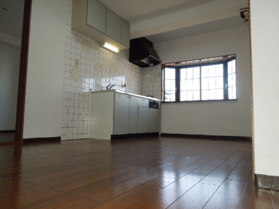 【居間・リビング】 | クイーンライフ舎利寺