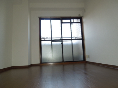 【居間・リビング】 | クイーンライフ舎利寺