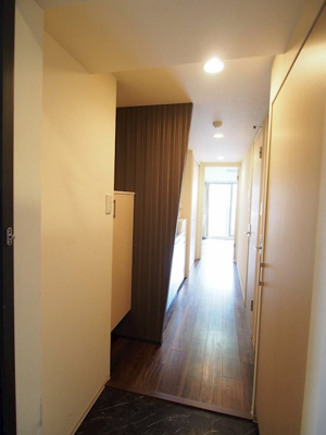 【玄関】 | プレミアムコート谷町4丁目 | 明るい玄関です