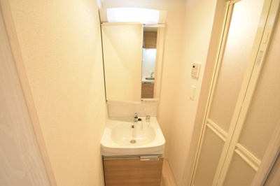 【独立洗面台】 | ファステート大阪ドームシティ | 朝の支度にも助かる、独立の洗髪洗面化粧台