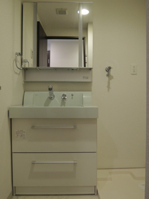 【洗面所】 | BRAVI南堀江 | ゆったりとスペースのある洗面所