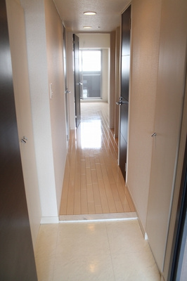 【玄関】 | S-RESIDENCEHommachiMarks