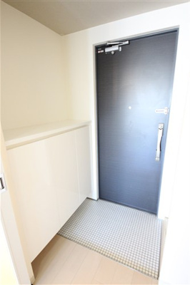 【玄関】 | エステムコート大手前レシェンテ | 落ち着いた玄関です