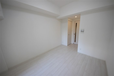 【居間・リビング】 | エスリード京橋グレイス | こちらの居間で趣味の時間をお楽しみください