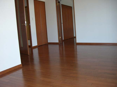 【居間・リビング】 | リーガル新大阪駅前Ⅱ | こちらのリビングで趣味の時間をお楽しみください