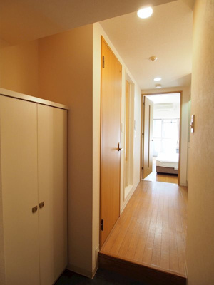 【玄関】 | AXISエスリード梅田新道 | 収納もある玄関です