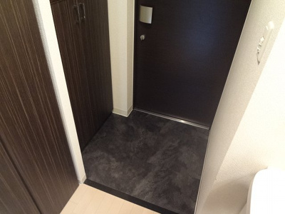 【玄関】 | プレミアムコート天神橋 | 収納もある玄関です