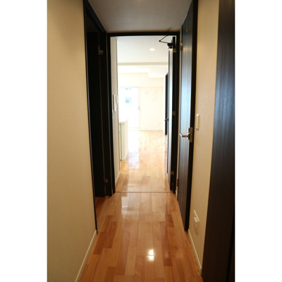 【玄関】 | ローレルコート江坂 | 収納もある玄関です