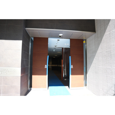 【エントランス】 | ローレルコート江坂 | 清潔なエントランスです